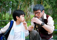 Le petit Kwong-Jai aux cts du professeur chinois et de son trange potion vieillissante